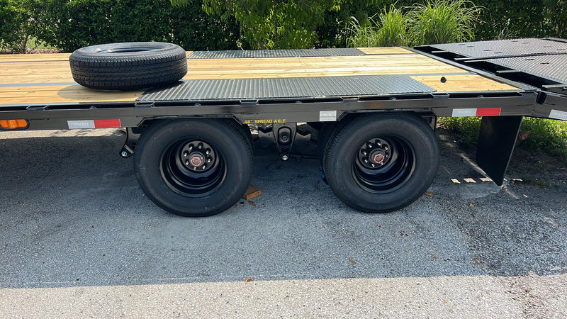 30 Foot Big Tex Tandem Dual Wheel Axle with Mega Ramp Black Gooseneck Trailer (22GN-30D5A-MRBK)