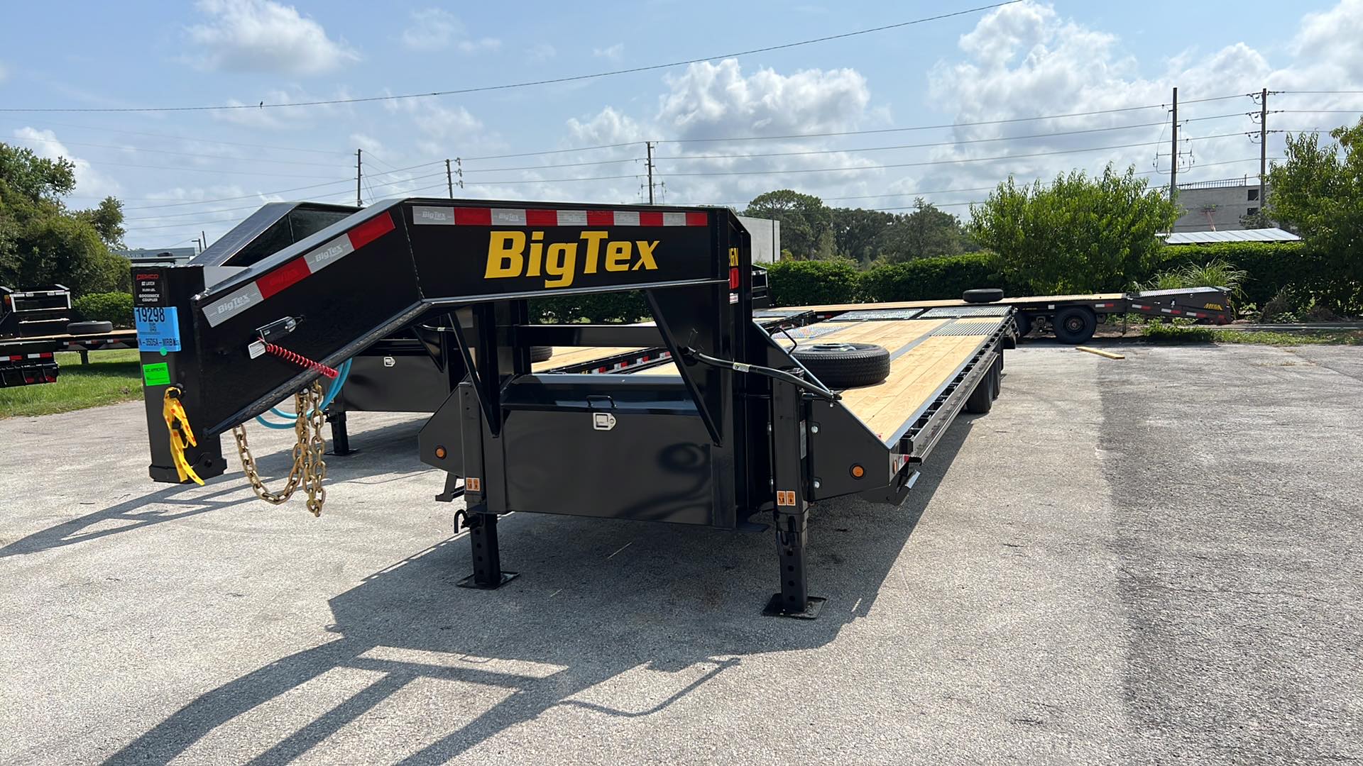 35 Foot Big Tex Tandem Dual Wheel Axle with Mega Ramp Black Gooseneck Trailer (22GN-35D5A-MRBK)