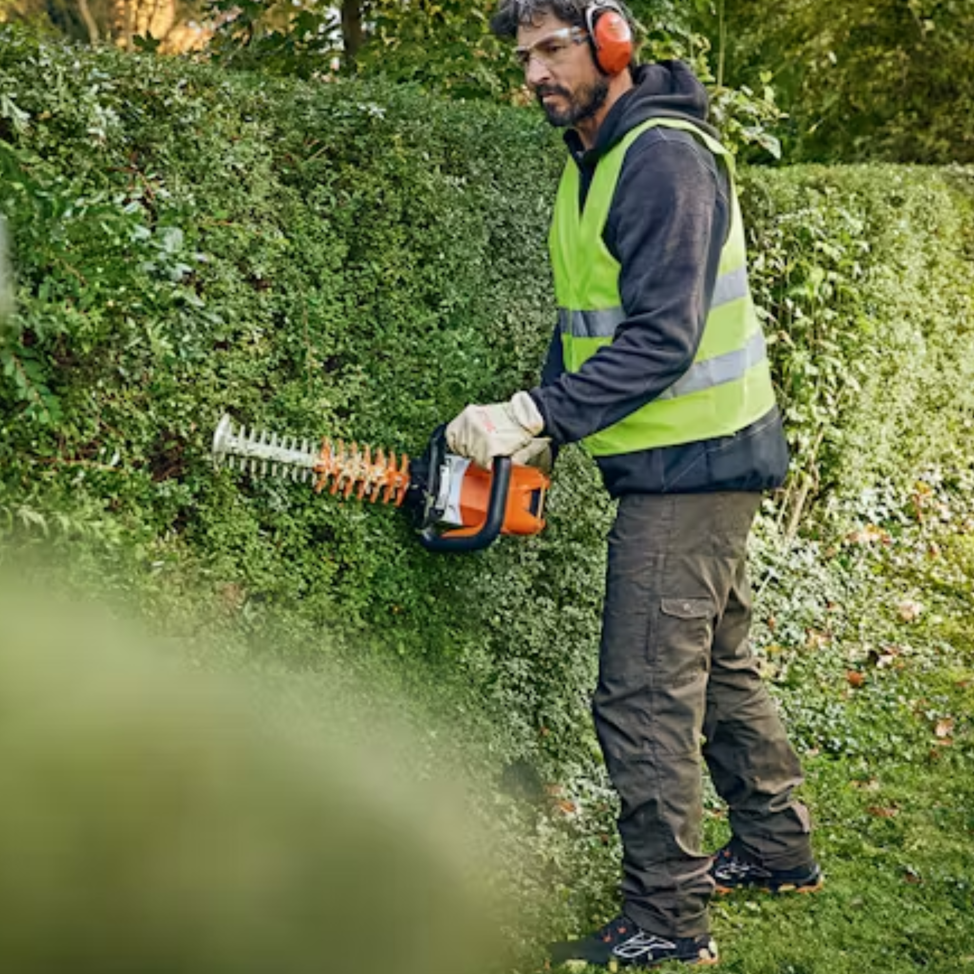 Stihl Commercial Grade HSA 100 Hedge Trimmer Tool Only